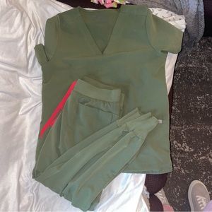 SOLD Figs dark olive scrub set